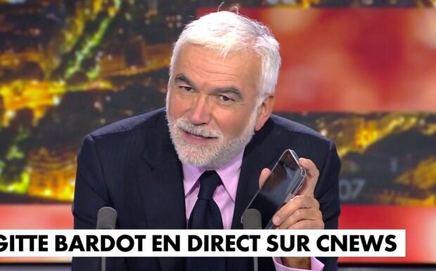 VIDÉO – Brigitte Bardot surprend Pascal Praud en direct : “Je suis tout ému !”